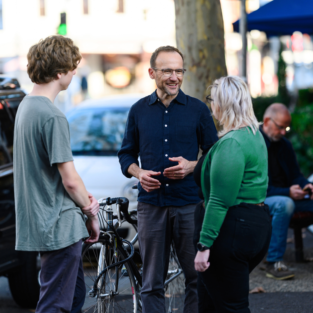 Adam bandt speaking to locals in Melbourne 