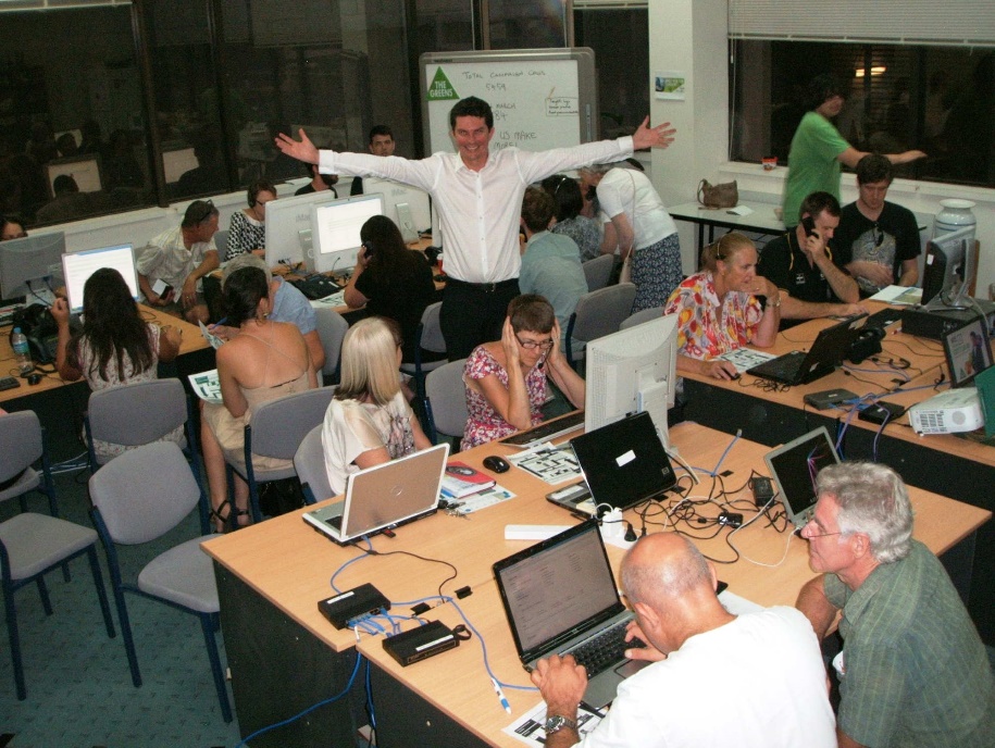 Scott Ludlam phonebanking